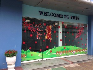 Dán kính trang trí tết đón xuân 2017 T04